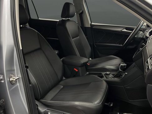 Used 2024 Volkswagen Tiguan SE AWD/4WD image 23