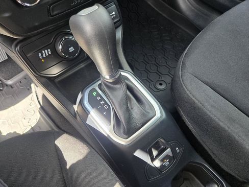 Used 2019 Jeep Renegade Sport w/ Sport Appearance Group AWD/4WD image 14