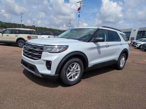 New 2026 Ford Explorer Active w/ Active Comfort Package RWD image 4