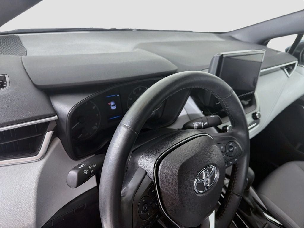 Used 2024 Toyota Corolla SE w/ SE Convenience Package FWD image 9