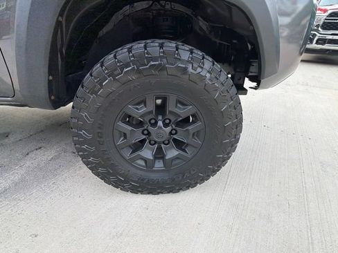 Used 2017 Toyota Tacoma TRD Off-Road w/ Tow Package (A/T) AWD/4WD image 39