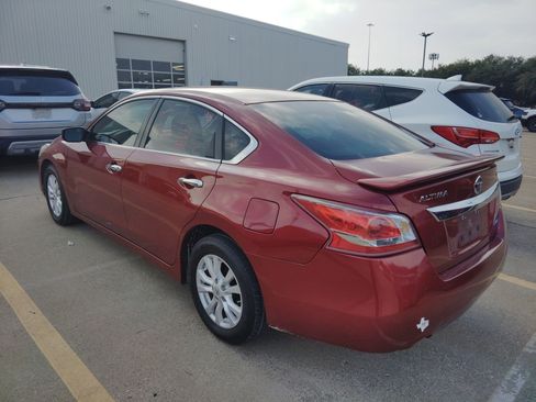 Used 2014 Nissan Altima 2.5 S w/ Sport Value Package image 3