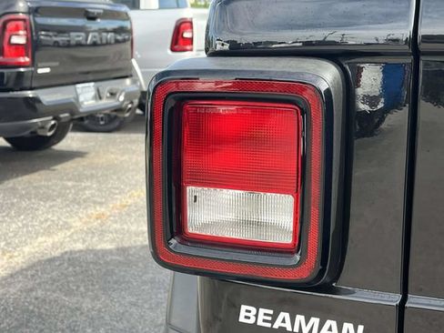 Used 2021 Jeep Wrangler Unlimited Sport AWD/4WD image 10
