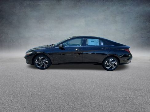 New 2025 Hyundai Elantra Limited image 12