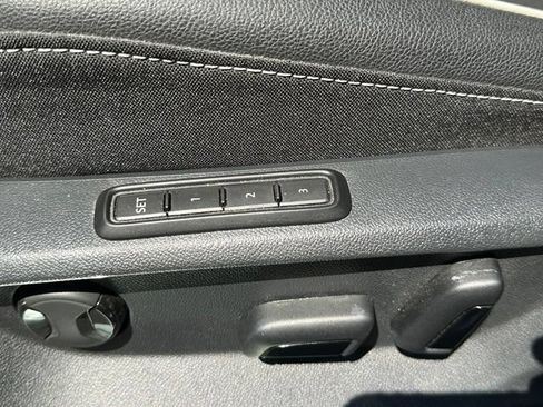 Used 2023 Volkswagen Tiguan SEL R-Line AWD/4WD image 17