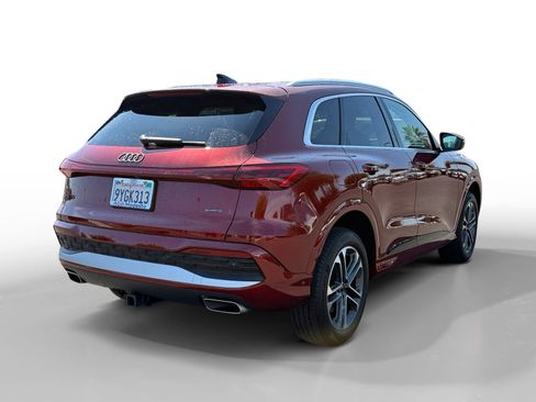 Certified 2025 Audi Q5 Premium AWD/4WD image 5