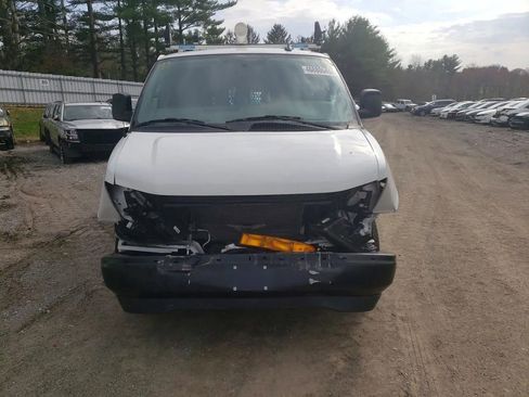 Used 2024 Chevrolet Express 2500 w/ Driver Convenience Package RWD image 5