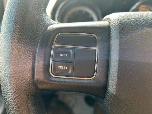 Used 2013 Dodge Grand Caravan SXT image 17