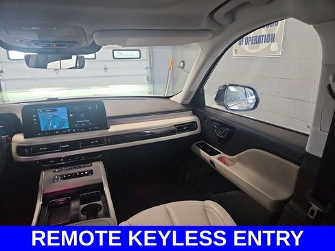 Used 2025 Lincoln Aviator Reserve w/ Illumination Package AWD/4WD image 11