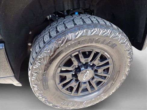 Used 2024 Chevrolet Silverado 2500 ZR2 w/ Technology Package AWD/4WD image 7