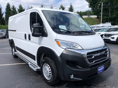 Used 2025 RAM ProMaster 2500 w/ U-Haul Equipment Group FWD image 8