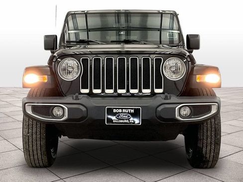 Used 2018 Jeep Wrangler Unlimited Sahara AWD/4WD image 3