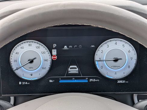 Used 2025 Hyundai Elantra SEL FWD image 23