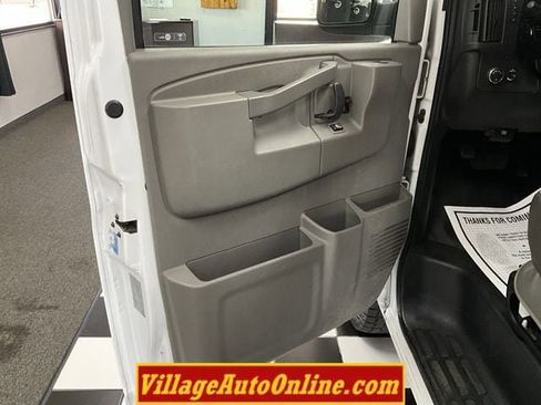 Used 2017 Chevrolet Express 2500 Extended RWD image 11