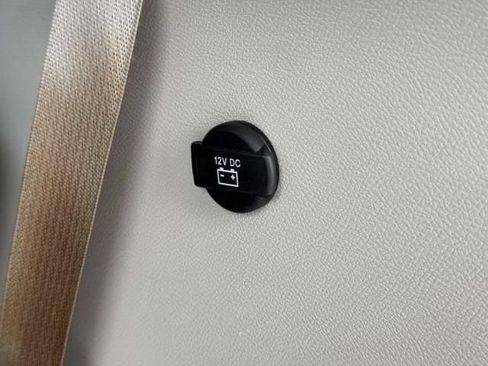 Used 2024 Chrysler Pacifica Touring-L FWD image 9