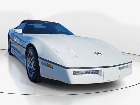 Used 1990 Chevrolet Corvette Convertible image 2