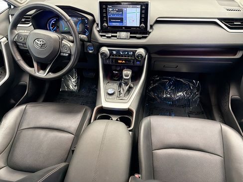 Used 2020 Toyota RAV4 Limited image 12
