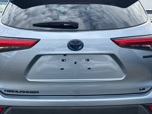 Used 2023 Toyota Highlander LE AWD/4WD image 19