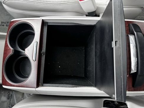 Used 2013 Toyota Sienna XLE image 22