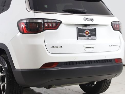 Used 2025 Jeep Compass Limited image 22