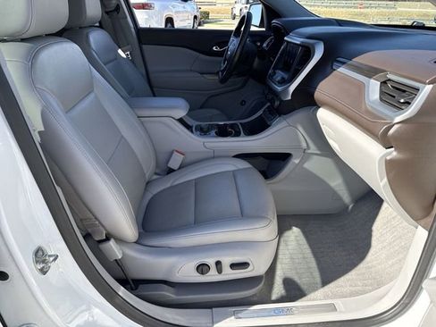 Used 2022 GMC Acadia SLT w/ Technology Package image 15