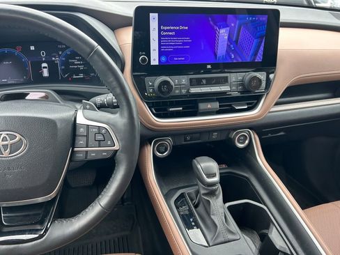 Used 2024 Toyota Grand Highlander AWD image 20