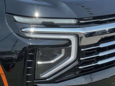 Used 2026 Chevrolet Suburban LT w/ Comfort Package AWD/4WD image 8