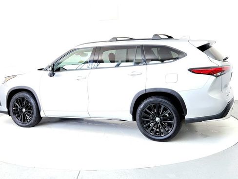 Used 2023 Toyota Highlander XSE AWD/4WD image 4