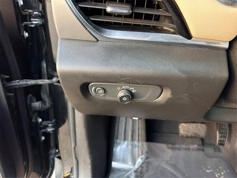 Used 2022 Chevrolet Traverse LS image 17