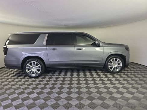Used 2022 Chevrolet Suburban High Country AWD/4WD image 6