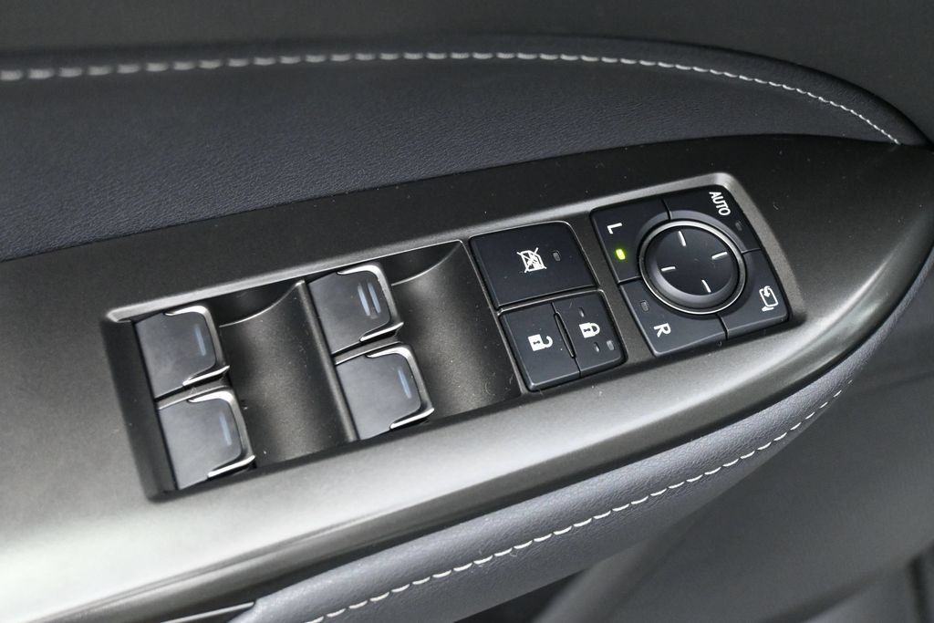 Used 2025 Lexus NX 250 FWD w/ Cold Area Package image 4