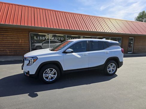 Used 2024 GMC Terrain SLE image 1