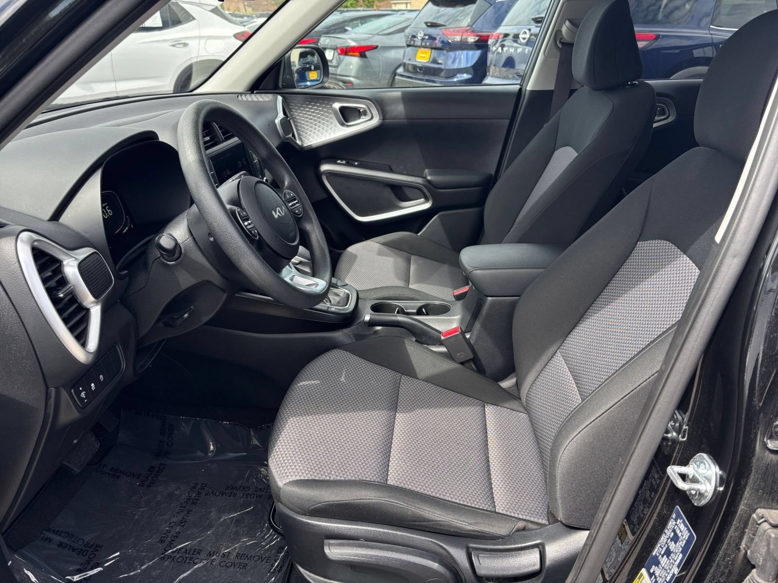 Used 2025 Kia Soul LX w/ LX Technology Package FWD image 25