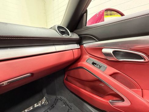 Used 2025 Porsche 718 Boxster RWD image 45
