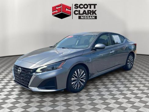 Used 2023 Nissan Altima 2.5 SV FWD image 3