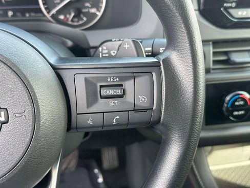 Used 2025 Nissan Pathfinder S image 21