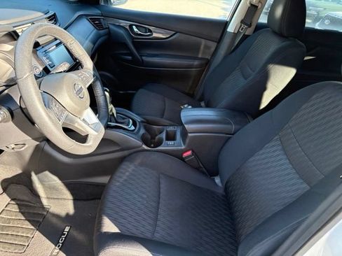 Used 2019 Nissan Rogue SV w/ Premium Package AWD/4WD image 9