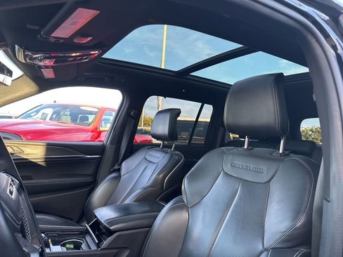 Used 2022 Jeep Grand Cherokee Overland w/ Advanced Protech Group III image 10