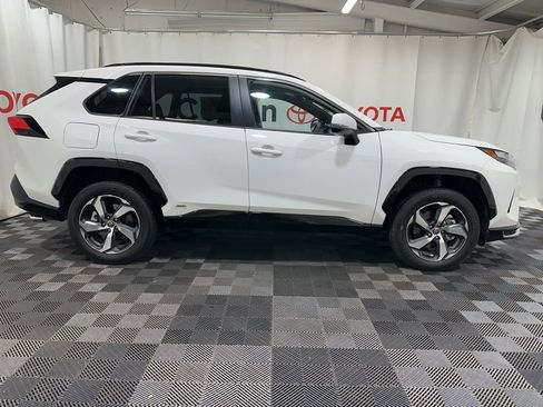 Used 2025 Toyota RAV4 SE image 7