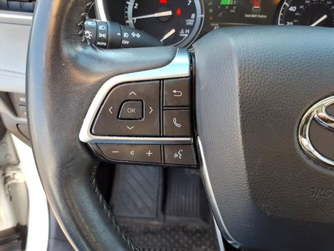 Used 2020 Toyota Highlander XLE image 30