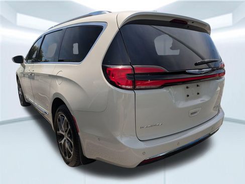 Used 2021 Chrysler Pacifica Limited w/ Premium & Safety Sphere Group image 2