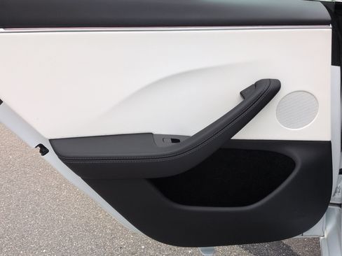 Used 2024 Tesla Model 3 Standard Range RWD image 29