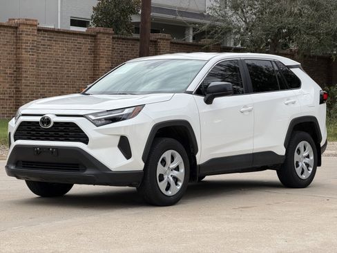 Used 2023 Toyota RAV4 LE image 8