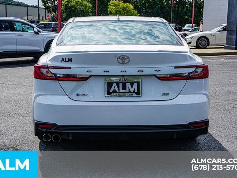 Used 2025 Toyota Camry SE image 11