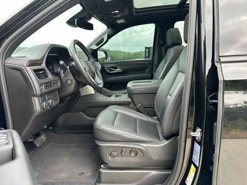 Used 2024 Chevrolet Suburban Z71 w/ Luxury Package AWD/4WD image 14