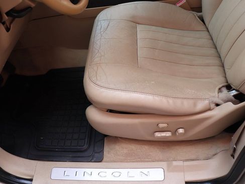 Used 2006 Lincoln Navigator Luxury RWD image 17