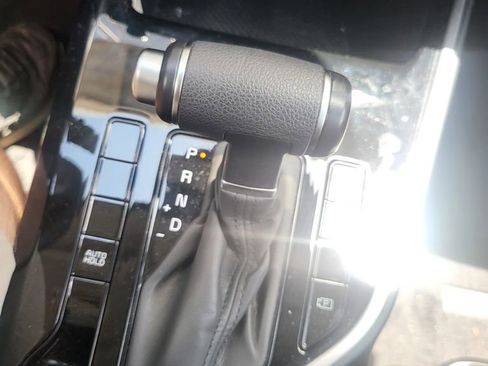Used 2025 Kia Niro LX FWD image 6