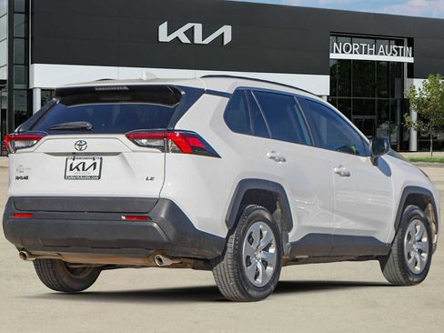 Used 2021 Toyota RAV4 LE image 6