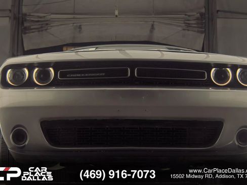 Used 2016 Dodge Challenger SXT RWD image 2