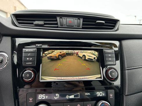 Used 2020 Nissan Rogue SV image 15